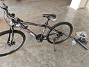 EG7山地自行车成人学生变速越野单车双减震赛车26寸青少年男女 辐条【加厚防滑轮-更安全】黑白 26寸21速【适合：160-180CM】 实拍图