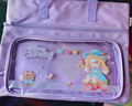 得力（deli）卡通学生补习袋 小学生可爱大容量三层多功能痛层手提袋 课外绘画拎书袋补课包 紫色BA205开学必备 实拍图