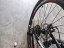 金武端自行车成人山地车公路赛车单车骑行变速超轻越野中学生初中青少年 旗舰版-辐条轮-黑红色 24寸24速 实拍图