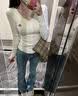 娇茹妮2025设计感小众V领长袖T恤女春秋内搭短款打底衫美式辣妹修身上衣 杏色 M 实拍图