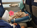 闲鸟车载婴儿睡床高铁宝宝睡觉神器儿童汽车后排长途外出便携充气床垫 自动打气豪华款【无线泵+可调节长度高度+加高护栏】 飞机动车二等座坐车旅行带娃折叠休息床睡垫 实拍图