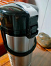 恩尔美（nRMEi）气压式保温壶大容量保温瓶压力壶家用开水瓶热水瓶玻璃内胆暖水壶 黑色2.2L【单管出水+镀铜红胆】 实拍图