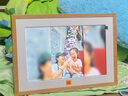KODAK柯达 1005P 数码相框10.1英寸高清电子相册显示屏摆台结婚礼物照片视频播放器可充电可挂墙 木纹色 实拍图