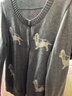 森马（Semir）针织开衫女短款圆领正肩显瘦2024冬趣味小狗提花上衣109724106004 实拍图