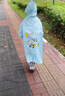 牧萌儿童雨衣带书包位男女童加长全身学生雨披 蓝太空人拉链款 XL 实拍图