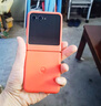 摩托罗拉 联想moto Razr 50 超轻时尚 多功能大外屏 60万次折叠认证 5GAI手机 12+512GB热爱橙 实拍图