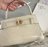 CHARLES&KEITH鳄鱼纹凯莉包手提斜挎婚包包女包生日礼物CK2-50270880-1 Ivory象牙色 S 实拍图