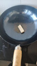 章丘铁锅正宗手工锻打铁锅无涂层物理不粘锅炒锅老式家用炒菜锅厨具轻音 标准版古法烤蓝(已干烧） 30cm 实拍图