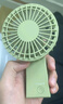 得力（deli）便携式手持小风扇充电小型迷你便携大风力电风扇户外露营桌面宿舍专用台式轻音电扇伴侣 绿 实拍图