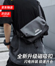 吉普斜挎包男士大容量磁吸扣单肩包休闲胸包上班骑行旅行挎包邮差包 黑色【升级加大容量+可放11寸平板】 实拍图