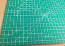 得力(deli)A2耐用PVC切割垫板桌垫/鼠标垫/书写垫 超大号可水洗手工桌面刻板裁纸美工垫  绿色78402 实拍图