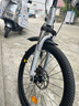 凤凰儿童自行车6-12岁自行车学生12-18岁大童山地自行车双碟刹带减震 银白色-单速辐条轮-带后座架 22寸（适合身高140-155cm） 实拍图