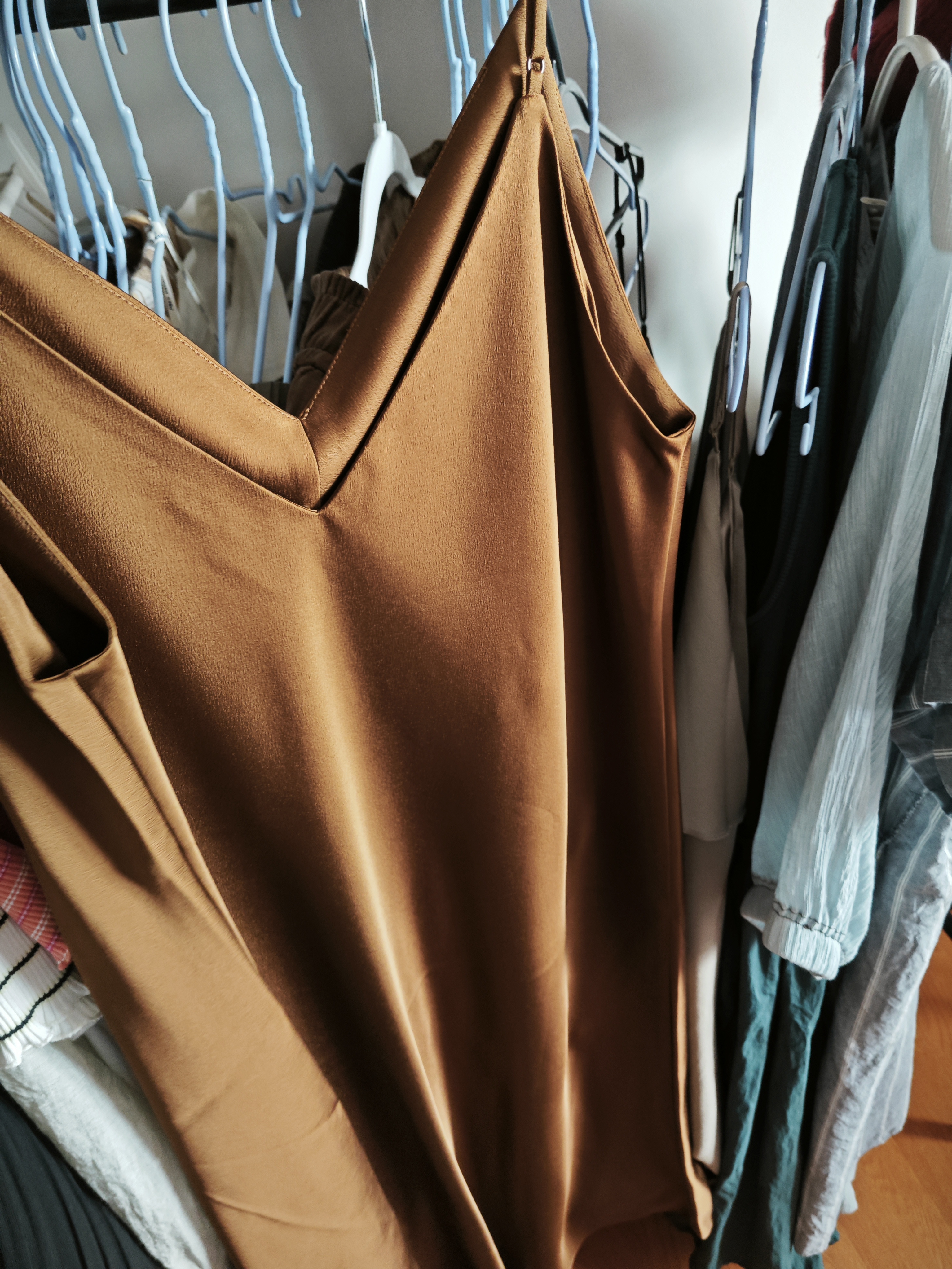 优衣库缎纹吊带连衣裙女装缎面裙子内搭显瘦480631 34 驼色 XL /165/92A 实拍图