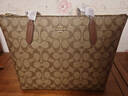 蔻驰（COACH）【品牌直供】女士中号托特包单肩手提包卡其色拼棕色4455 实拍图