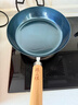 臻三环章丘手工铁锅平底煎锅烤肉煎锅无涂层不易粘锅小平底锅辅食厨具 烤蓝木把 28cm 实拍图