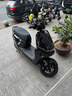 大隆鹰豪2025新款电动摩托车M95电动车72V超长续航代步车男女士电瓶车前后碟刹两轮长跑王电摩高速踏板车 暗夜黑【手机互联 蓝牙音响】 60V22A铅酸电池【续航约60KM】 实拍图