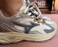 美津浓（MIZUNO）男女运动休闲鞋缓震透气网面拼接跑步RACER S 01/丹宁 38 实拍图