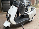 爱玛电动摩托车 辉腾长续航大电池高功率大空间高性价比电动车 璀璨白 实拍图