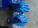 星宇 浸胶劳保手套 优耐保半挂乳胶压纹防滑耐用 工业工地工作木工钢筋工建筑防护手套 6付 蓝色 A698【升级款更防水】 实拍图