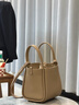 Songmont中号菜篮子系列女设计师款头层牛皮大容量通勤手提包 奶杏色 帆布内胆 预售22天 实拍图