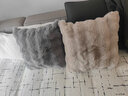 骆易家（LORiCA）客厅沙发抱枕头床上大靠背家用毛绒床头靠枕冬季方形大抱枕套靠垫 咖色-暖绒【加长仿兔绒】 50cm*50cm 含枕芯 抱枕(枕套+枕芯) 实拍图