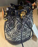 汤丽柏琦（Tory Burch）TB女包 T MONOGRAM 手提托特包水桶包单肩包斜挎酒桶包 80534-405 海军蓝 迷你 实拍图