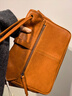裘真复古001邮差包女单肩通勤大容量斜挎包植鞣头层牛皮包 焦糖色-中号 实拍图