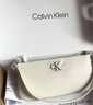 Calvin Klein时尚腋下包礼物通勤洋气包包金属字母拉链CK女包单肩法棍包DH3237 67U-牛奶白 OS 实拍图