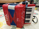 NEW CLASSIC TOYS儿童手风琴初学乐器玩具 早教音乐启蒙玩具可弹奏男女孩生日礼物 大号红色 17键8贝斯【6岁以上】 荷兰品牌 3-6岁益智玩具 春节新年礼物 实拍图