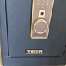 虎牌保险柜家用小型指纹密码WiFi保险箱办公全钢防盗可入墙 60金刚黑 驭尚系列（触控密码+TOUCH指纹识别） 实拍图