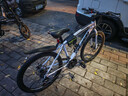 金武端自行车成人山地车公路赛车单车骑行变速超轻越野中学生初中青少年 顶配版-辐条轮-白黑色 24寸21速 实拍图
