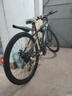 EG7山地自行车成人学生变速越野单车双减震赛车26寸青少年男女 辐条【加厚防滑轮-更安全】黑白 26寸21速【适合：160-180CM】 实拍图