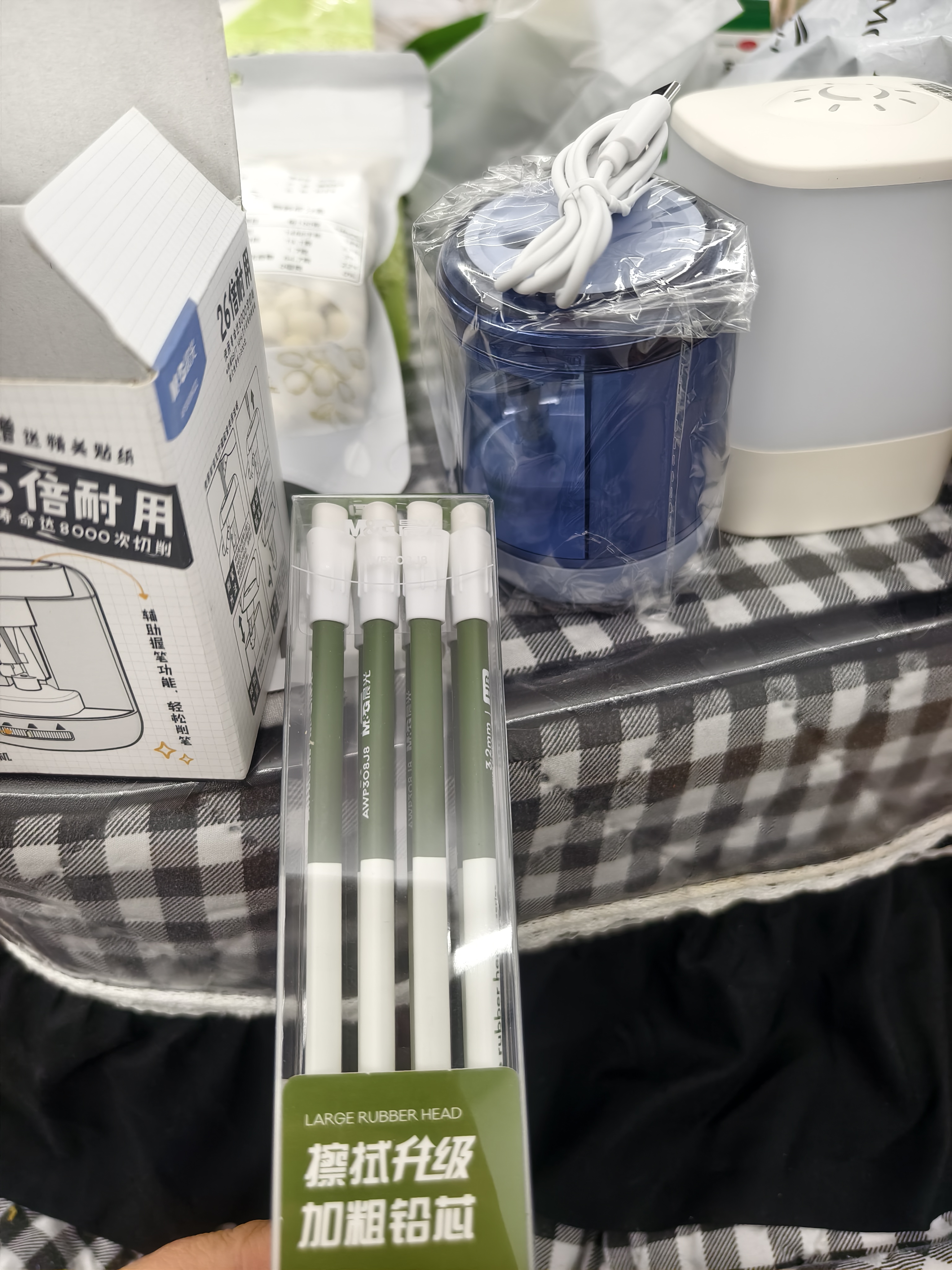 晨光（M&G）文具HB铅笔8支巨能擦大皮头粗芯原木三角铅笔小学生专用 涂卡笔 铅笔考试专用书写美术AWP308J8 实拍图
