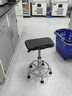 尔迈 防静电凳子升降椅子学校车间流水线实验室旋转凳拉手 固定脚 实拍图
