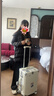 左汀Pro版多功能行李箱铝框拉杆箱结实抗压大容量旅行箱学生密码箱 烟白色【中置铝框+铝合金包角】 20英寸 ，可登机，适合短途出差 实拍图