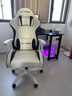 科润电竞椅男电脑椅子家用舒适久坐办公可躺宿舍人体工学升降游戏座椅 菱纹猫抓皮乳胶款-冰川白-3级气杆-170°可躺 120-155度(含) 联动扶手 尼龙脚 实拍图