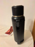 苏泊尔（SUPOR）保温壶大容量不锈钢72小时暖水壶热水瓶户外旅行壶便携车载杯子 儒雅黑2L【304不锈钢+茶滤+背带】 实拍图