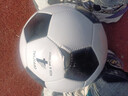 儿童足球4号学生3号机缝PVC橡胶5号训练比赛football耐磨机缝足球 4号经典黑白足球【5-7人青少年】 裸球 实拍图