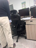卡弗特人体工学椅电脑椅家用久坐舒适电竞椅宿舍椅子办公人体力学座椅 二代【黑框黑】弹簧坐垫/无搁脚 联动扶手 实拍图