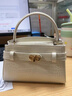 CHARLES&KEITH鳄鱼纹凯莉包手提斜挎婚包包女包生日礼物CK2-50270880-1 Ivory象牙色 S 实拍图