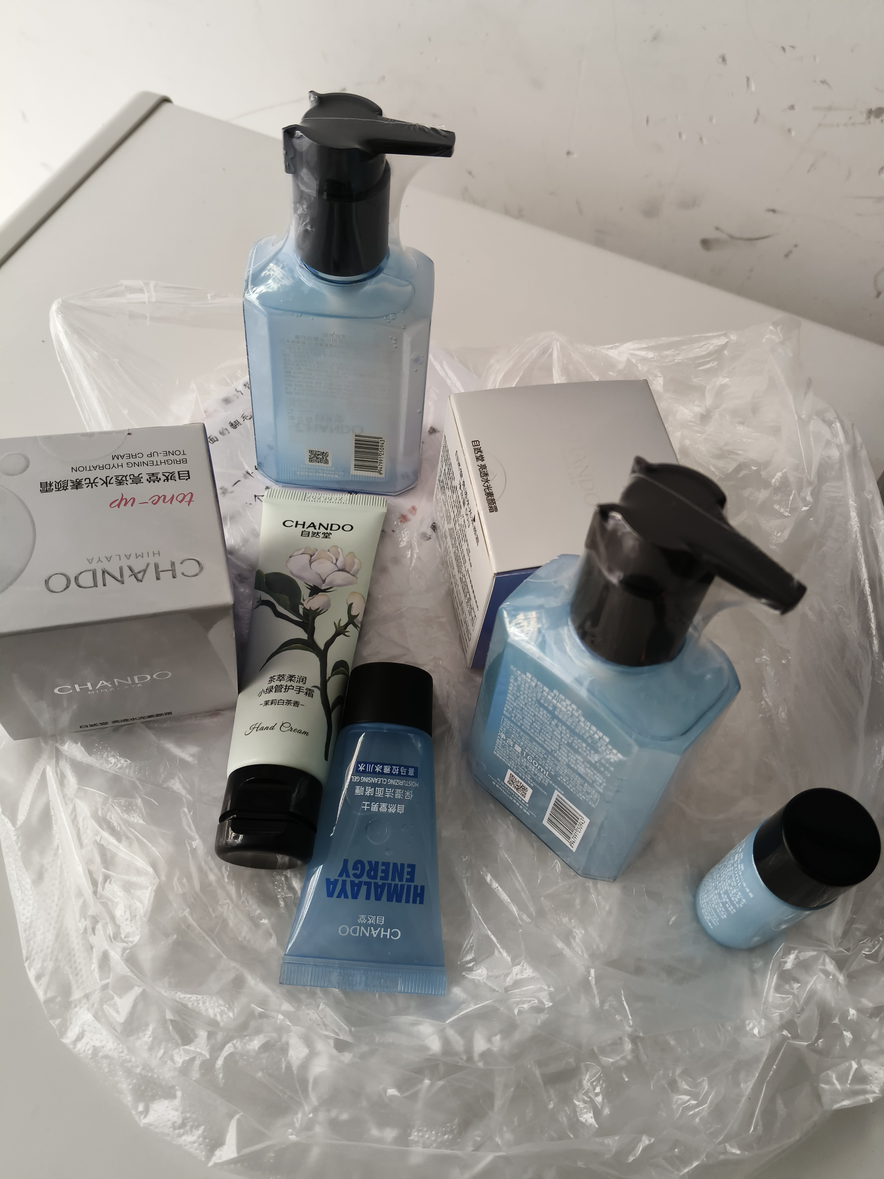 自然堂（CHANDO）茶萃小绿管护手霜 滋润保湿补水防干裂手霜手部护理生日礼物 （新版）护手霜（茉莉白茶香） 50g 实拍图