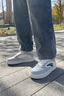 安踏（ANTA）高帮板鞋男春夏季新款皮面防水厚底增高运动鞋经典小白鞋板鞋男 【店长推荐高帮板鞋】象牙白/灰 42 实拍图