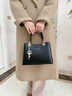 路易生活 LOUIS'S LIFE女士通勤手提包情人节轻便斜挎包上班日常实用中年女包 黑色 实拍图