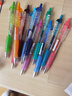 得力(deli)【热门商品】彩色按动中性笔 12色中性笔 0.5mm子弹头学生中性笔水笔签字笔 12支/盒SA502 实拍图