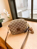 喵小姐轻奢高端品牌女士小包包新款复古单肩斜挎包百搭通勤小圆包送女友 卡其色+挂饰(精致小众高级感小挎包) 实拍图