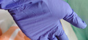 丁腈手套加长耐用一次性洗碗加厚防油橡胶劳保家务厨房清洁做饭女 9英寸翻盖式丁晴手套紫色30只S码 实拍图