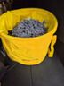 原始人（The Primitive） 户外折叠水桶便携水箱大容量储水桶旅行蓄水储水罐车载装水桶 柠檬黄/20L（双面防水） 实拍图