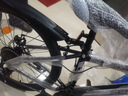 EG7山地自行车成人学生变速越野单车双减震赛车26寸青少年男女 辐条【加厚防滑轮-更安全】黑白 24寸21速【适合：145-165CM】 实拍图