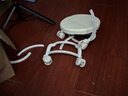 【全网爆款】椅子万向轮美缝凳子带轮旋转擦地矮凳美甲修脚凳滑轮 儿童凳-米白色款 实拍图