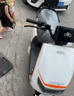 永久电动摩托车 老国货复古踏板长续航智能解锁通勤代步电动车60V20Ah【小龟系列 月釉白】 实拍图